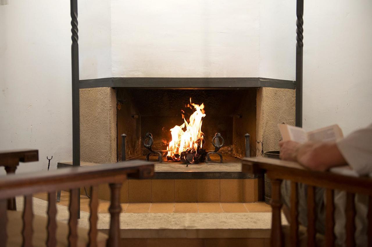 Crux Albergue Adahuesca Luaran gambar
