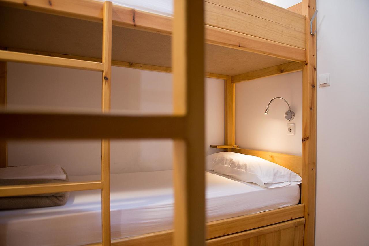 Crux Albergue Adahuesca Luaran gambar