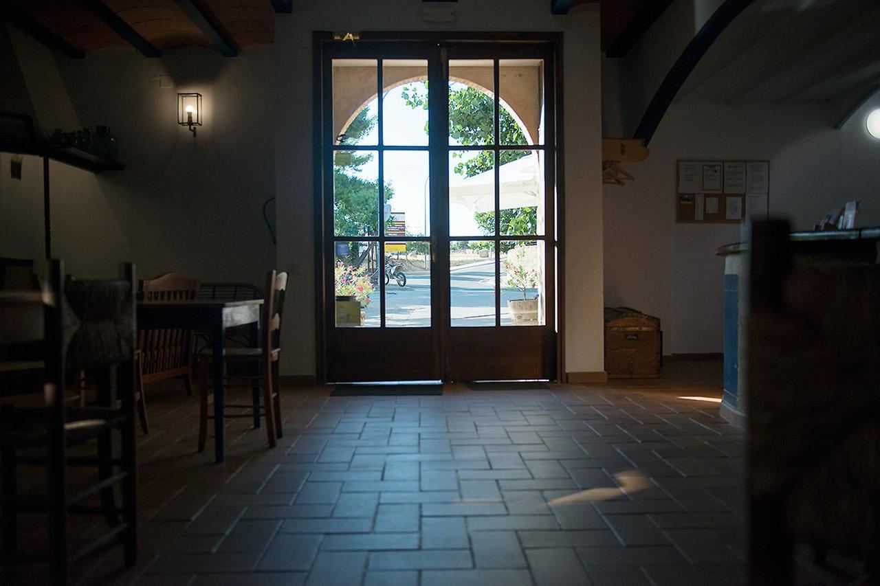Crux Albergue Adahuesca Luaran gambar