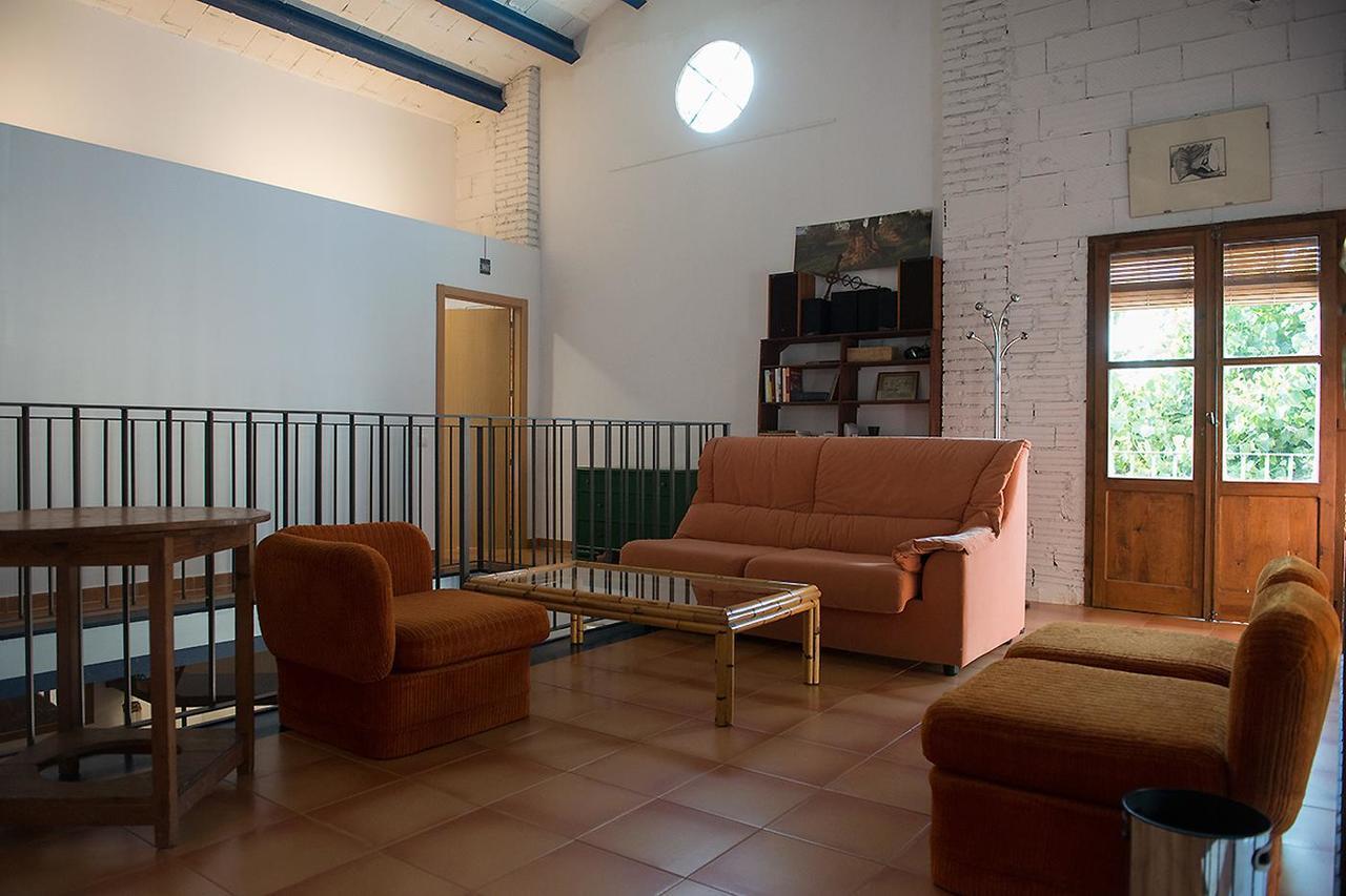 Crux Albergue Adahuesca Luaran gambar