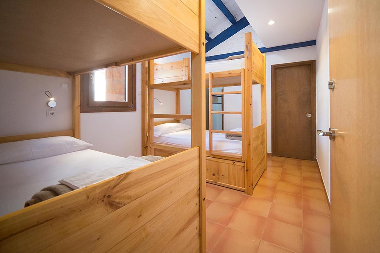 Crux Albergue Adahuesca Luaran gambar